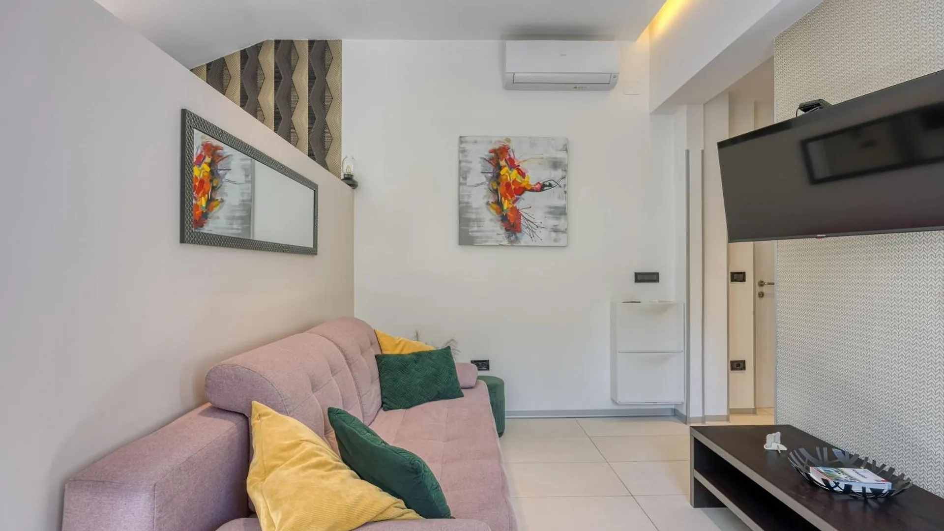 Royal City Centar - Happy Rentals Pula 0*,