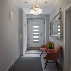 Captain Emo Apartment