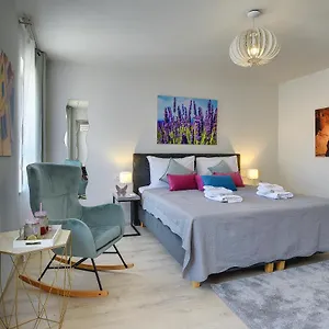 D&a Center With Free Parking Apartment
