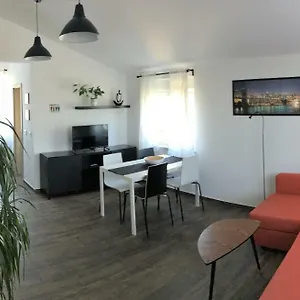  Апартаменты Fine & Shine